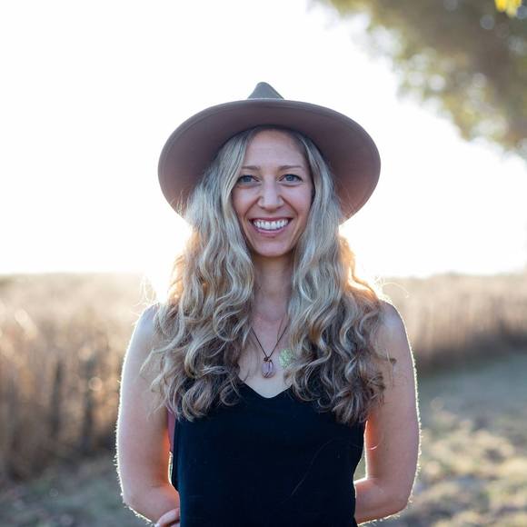 Meet your Posher, Monica - Picture 2 of 2